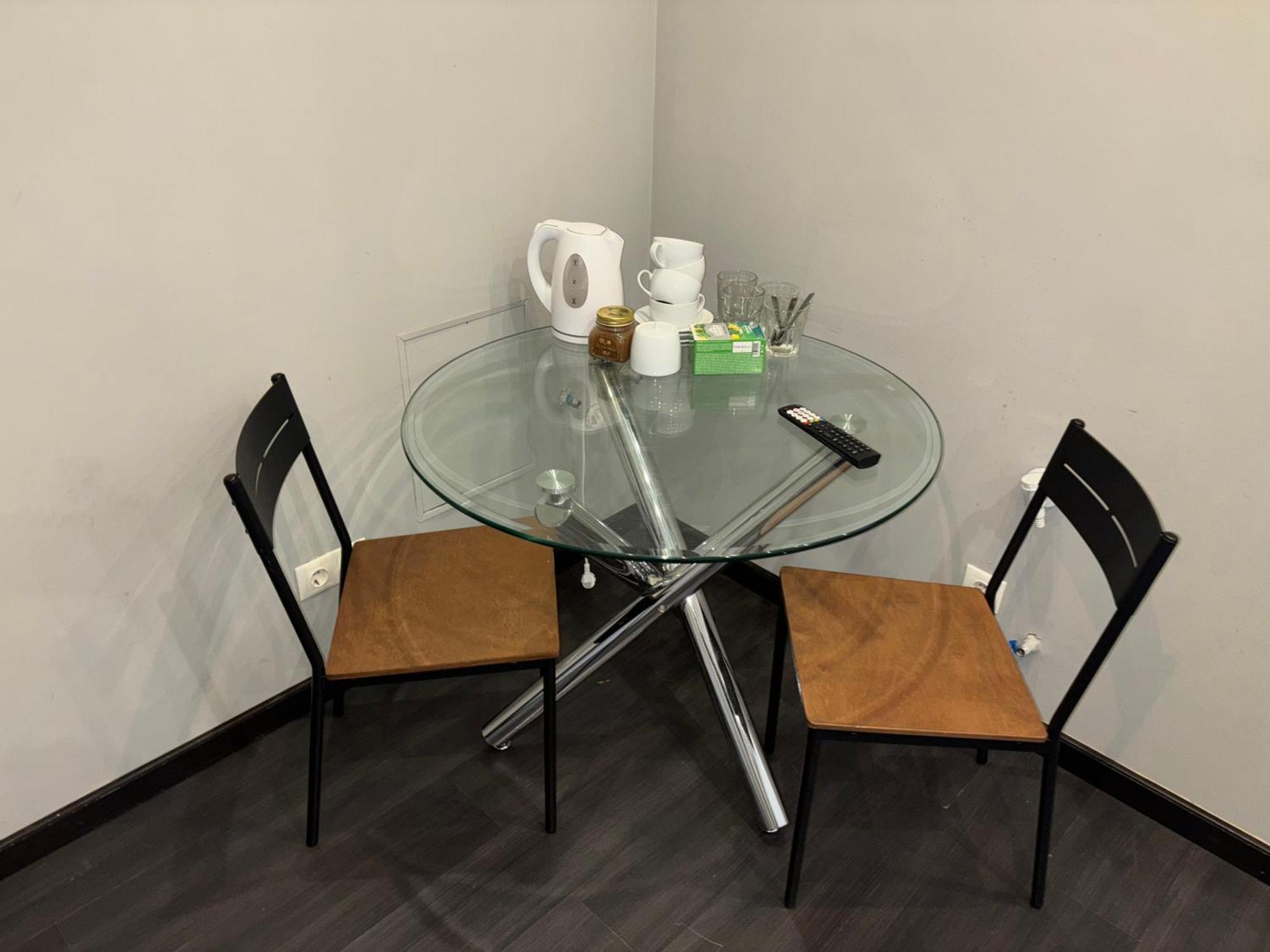 Aparthotel Riga Ngoại thất bức ảnh A glass table