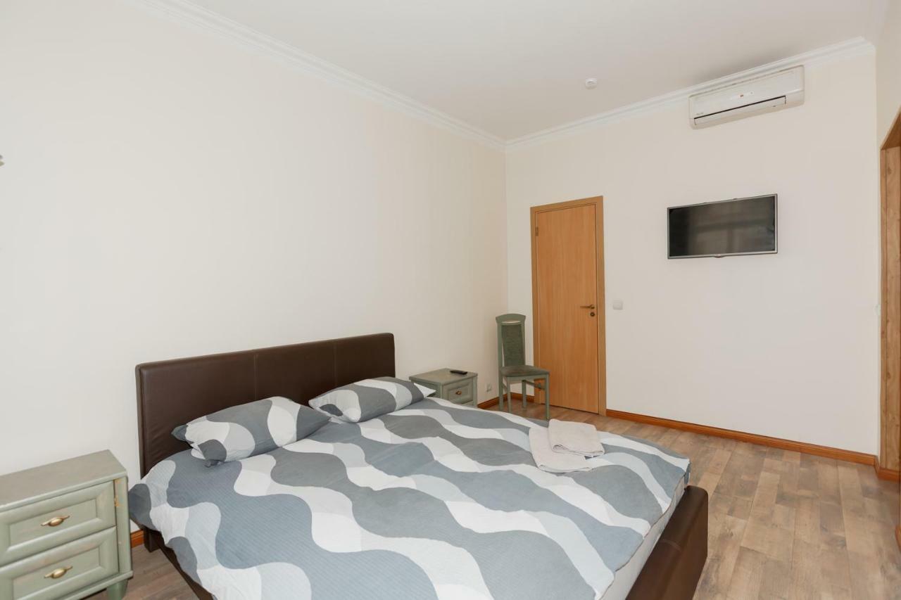 Aparthotel Riga Ngoại thất bức ảnh A bedroom in a hotel